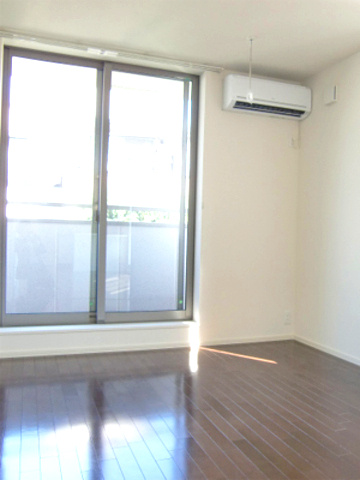 クレールメゾン多摩川の居間・リビング|フローリング２面採光