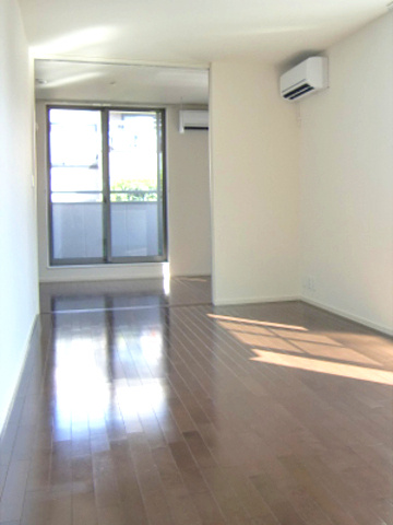 クレールメゾン多摩川の居間・リビング|フローリング２面採光