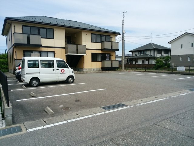 トゥルーハートの駐車場