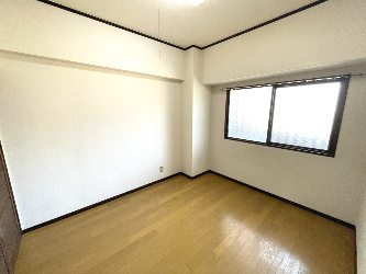 山内シャルム長府の洋室