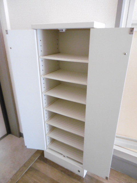 ルミエール八王子の居間・リビング|下駄箱