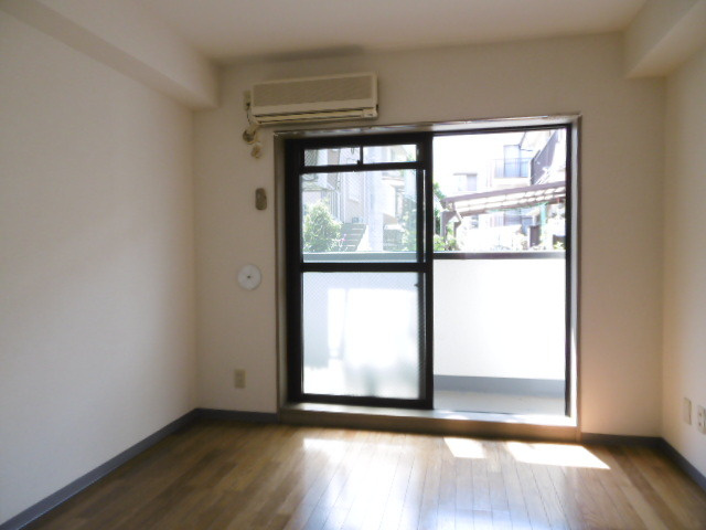 ルミエール八王子の居間・リビング|居室2