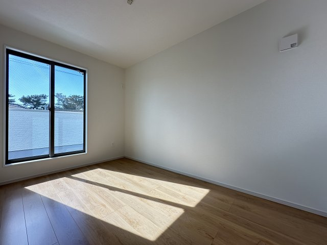 明石市材木町新築戸建の洋室