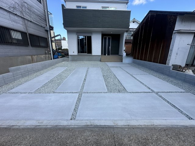明石市材木町新築戸建の駐車場