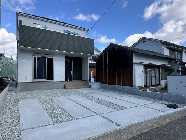 明石市材木町新築戸建の駐車場