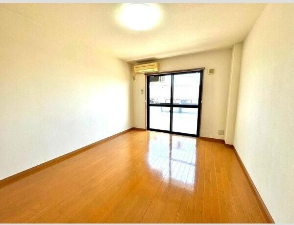 メヘルバン本州の居間・リビング