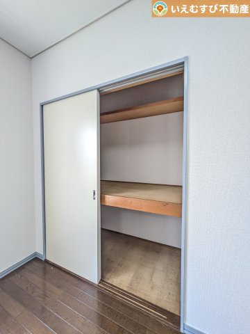 熊谷市万吉　中古戸建の収納|大容量の収納スペースで住空間もスッキリ広々
収納がたっぷり付いていれば、お部屋がすっきり保てて気持ちが良いですね♪