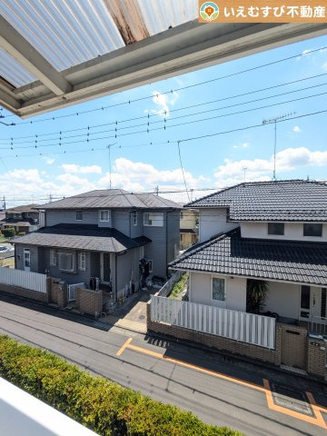 熊谷市万吉　中古戸建の展望|高い建物が無く開放感のある展望
バルコニーからの展望も開けていて閑静な住宅地が望めます。日当りも良いですね♪