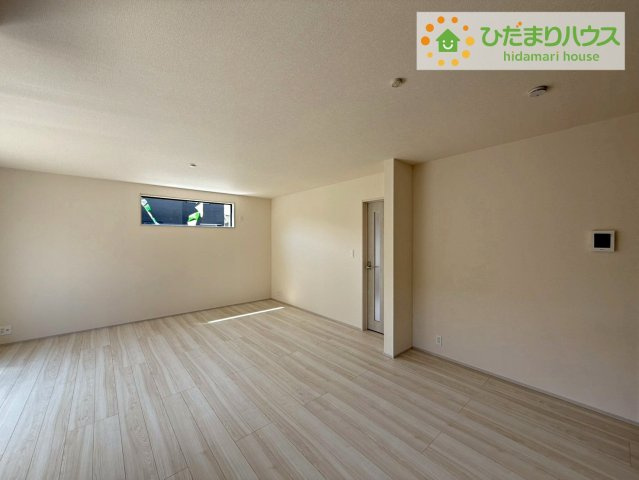 日立市東多賀町3期　新築戸建　2号棟の居間・リビング|南向きのリビングではぽかぽかの日差しが感じられます☆彡