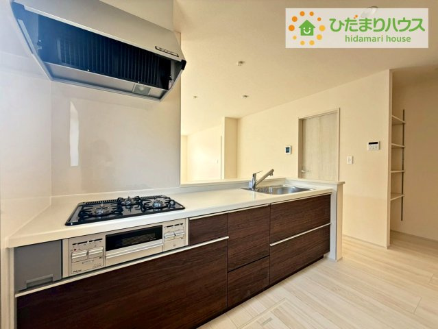 日立市東多賀町3期　新築戸建　2号棟のキッチン|新婚さんにおすすめ！おしゃれなカウンターキッチンのあるLDKです(#^^#)