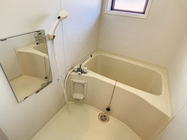 北九州市八幡西区木屋瀬１丁目のアパートの浴室