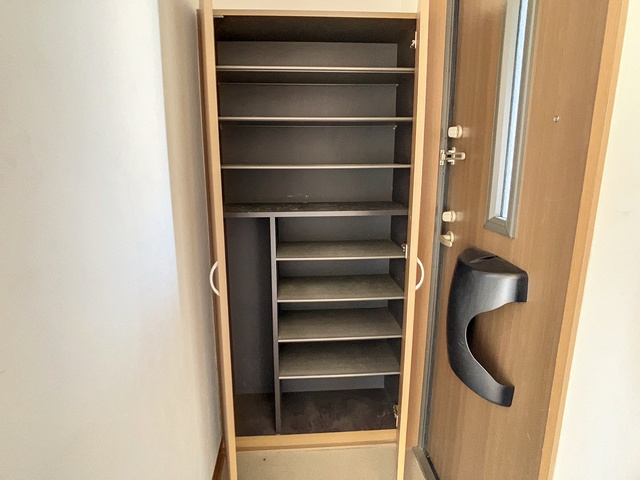 北九州市八幡西区木屋瀬１丁目のアパートの玄関