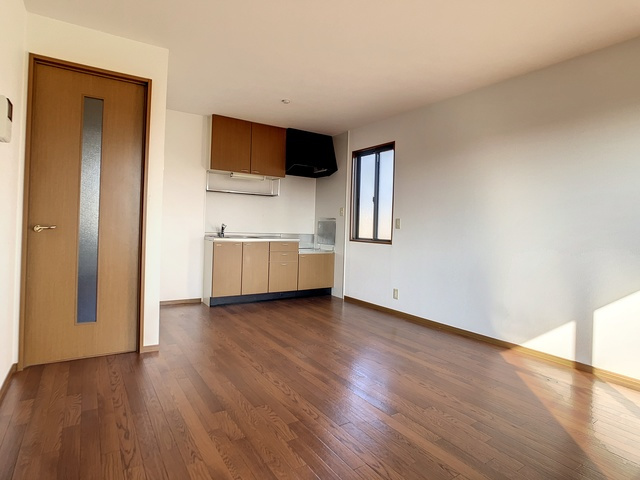 北九州市八幡西区木屋瀬１丁目のアパートの居間・リビング