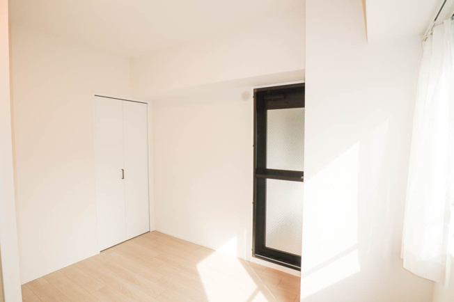 【洋室】 | ベル・アーバニティ同心 | 洋室5.3帖　クローゼットもあります