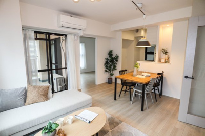 【居間・リビング】 | ベル・アーバニティ同心 | 採光・通風良好な南西角部屋♪