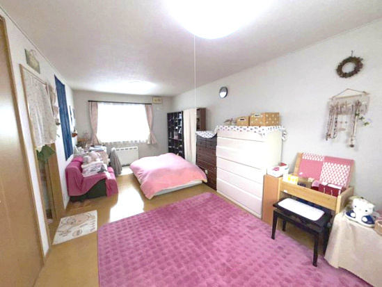 【居間・リビング】 | 北見市泉町３丁目３番１２　中古売家