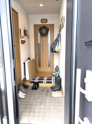 【玄関】 | 北見市泉町３丁目３番１２　中古売家