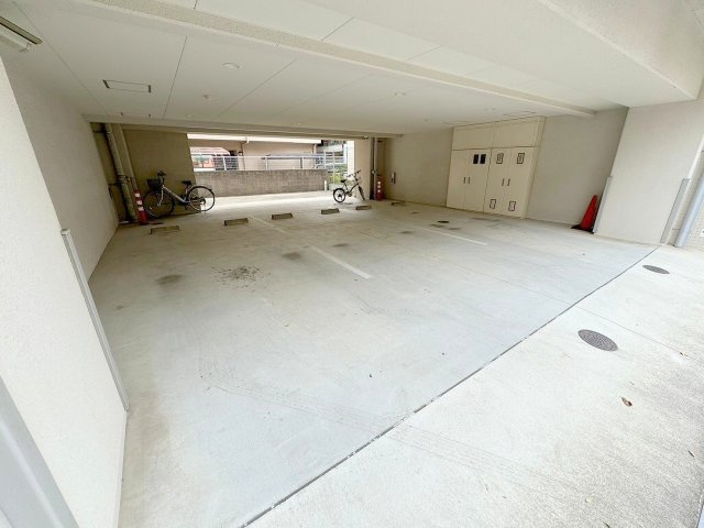グレース元今里の駐車場