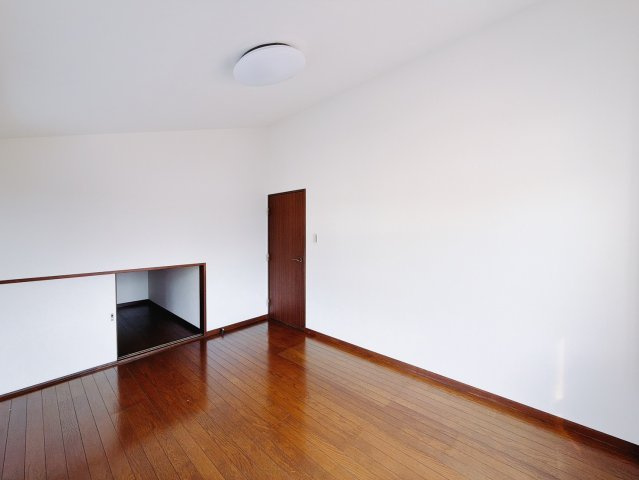 【中古戸建】太田市龍舞町の洋室|■洋室｜くつろぎ空間にも来客時のゲストルームにも♪