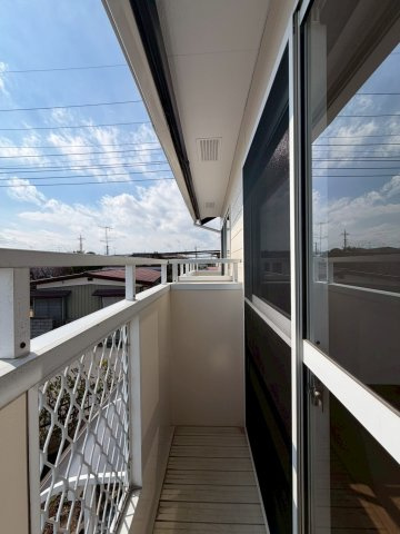 【中古戸建】太田市龍舞町のバルコニー|■バルコニー｜あたたかな陽のひかりを浴びることのできるバルコニー。お洗濯物やお布団を干せば、家族みんなが気持ちよく暮らすことができます(*^^*)