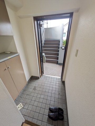 ディアコート静の玄関|別号室のお写真です。現況優先となります。