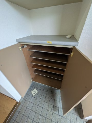 ディアコート静の玄関|別号室のお写真です。現況優先となります。