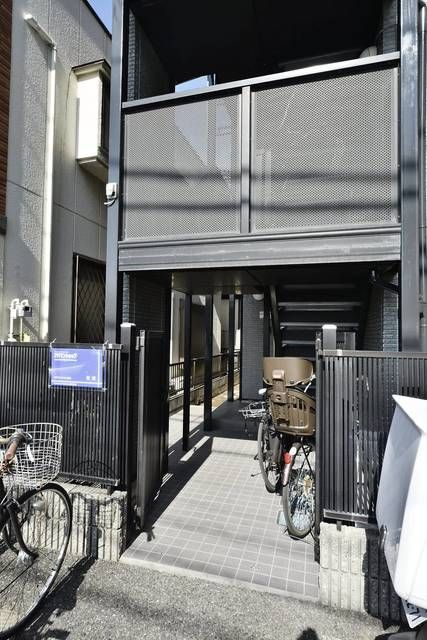 ヴィヴレ綾瀬のエントランス