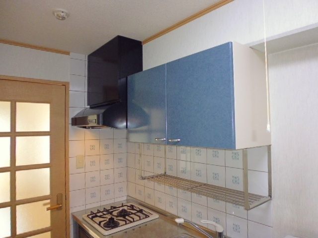 倉敷市二子の賃貸マンションのキッチン|キッチン上収納