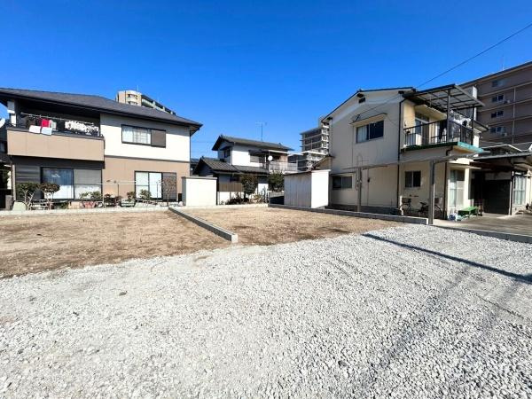 上田町3丁目1期2号棟の前面道路含む現地写真|前面道路含む現地(2026年2月撮影)