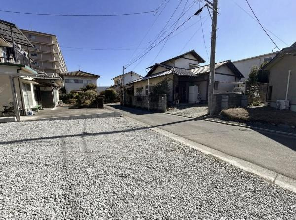 上田町3丁目1期2号棟の前面道路含む現地写真|前面道路含む現地(2026年2月撮影)