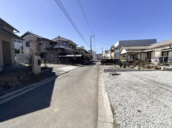 上田町3丁目1期2号棟の前面道路含む現地写真|前面道路含む現地(2026年2月撮影)