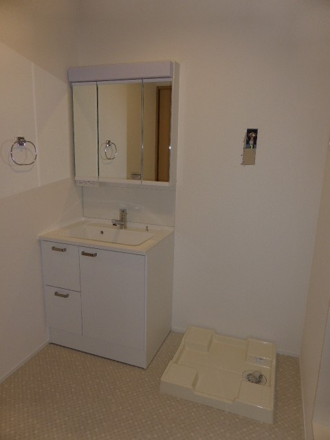 ビクトワール長束の洗面所|明るい洗面所です