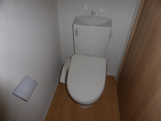 エルメゾン坂原　Ａ　(メゾネット)のトイレ|落ち着いた色調のトイレです