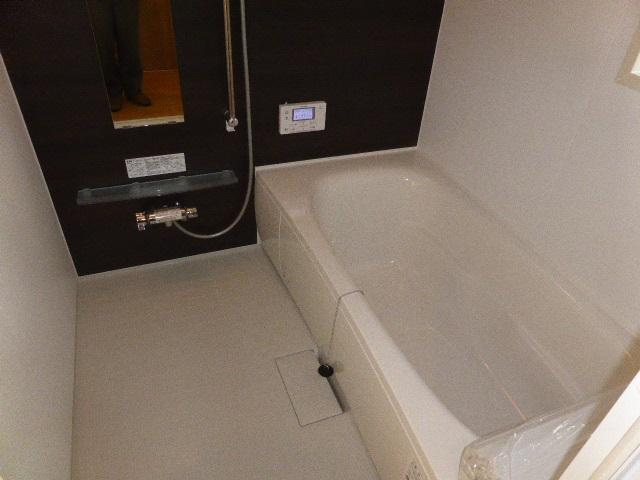 エルメゾン坂原　Ａ　(メゾネット)の浴室|お風呂で日々の疲れを落としましょう