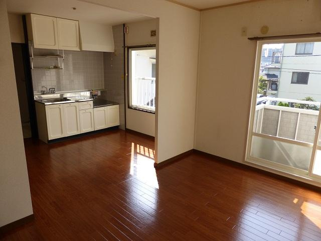 サンライフＳＵＧＩＨＡＲＡの居間・リビング|居間です