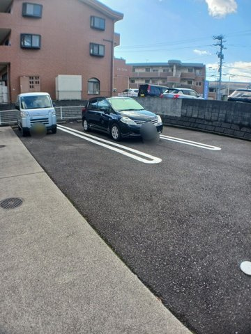 Ｊｅｌｌｙビ－ンズの駐車場|駐車場に車を止められます