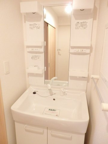 ノーブル　川内　Ⅲ番館の洗面所|コンパクトで使いやすい洗面所