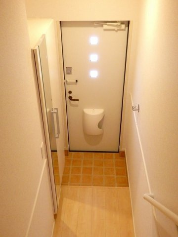 フィオーレ　ドムスＣの玄関|収納もある玄関です