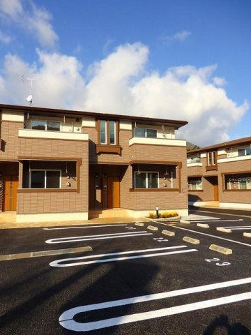 フィオーレ　ドムスＣの駐車場|駐車場に車を止められます