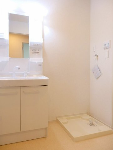 フィオーレ　ドムスＣの洗面所|スペースが確保できる洗面所です