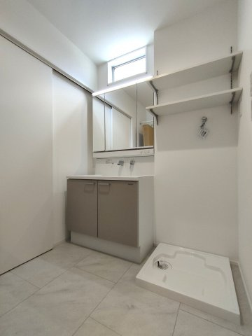 小郡市大保【3号棟】　新築戸建ての独立洗面台|朝の身支度には欠かせない独立洗面化粧台