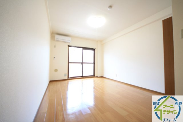 エテルノ・スクウェア弐番館の居間・リビング