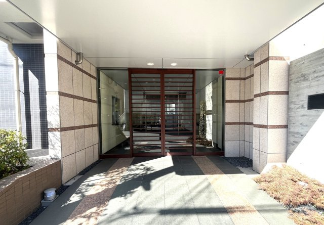 プラウディア中央林間のエントランス