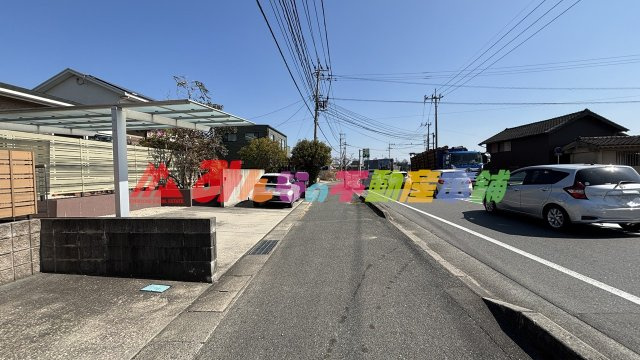 鳥栖市蔵上１丁目の中古一戸建の前面道路含む現地写真