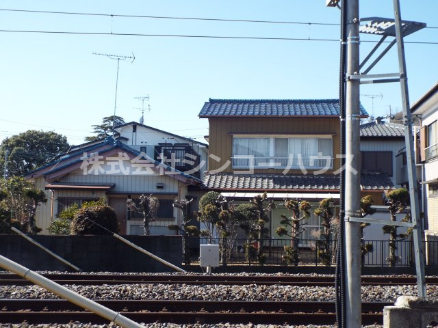 【外観】 | 幸手市中５丁目 | 線路が敷設されておりますので、東側に陽射しを遮る建物がありません。