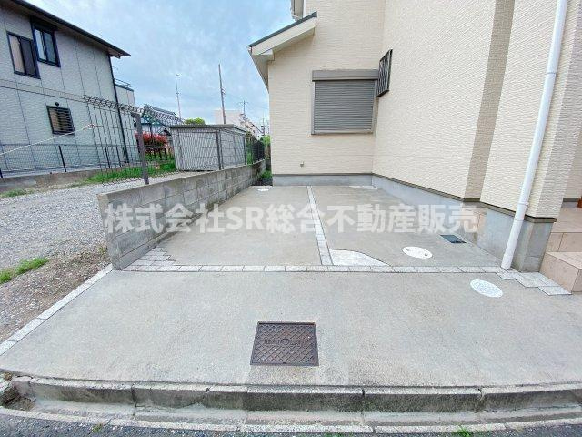荒本2丁目中古戸建の駐車場|お車をお持ちの方には必要な駐車場がございます！自転車・バイクも置けます！
