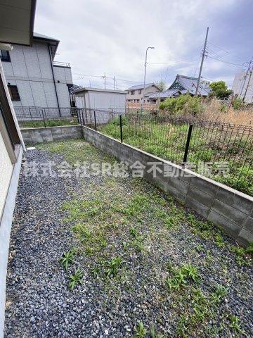荒本2丁目中古戸建の庭|南側にリビングと直結の庭もあるので、お子様の遊び場、BBQもできます♪