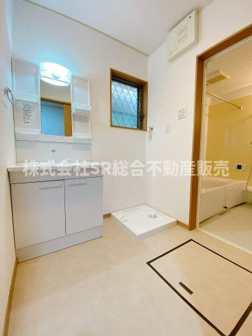 荒本2丁目中古戸建の脱衣所|室内洗濯機置場もあり清潔感のある脱衣場です！
