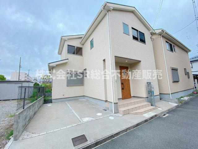 荒本2丁目中古戸建の駐車場|お車をお持ちの方には必要な駐車場がございます！自転車・バイクも置けます！