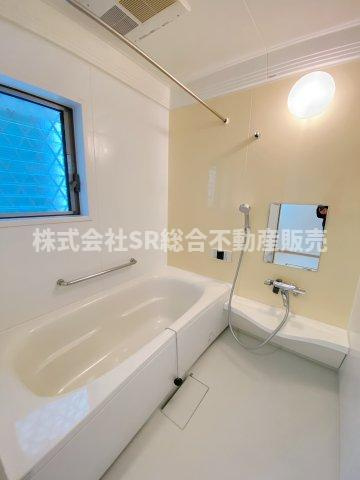 荒本2丁目中古戸建の浴室|足を伸ばしてゆったりと浸かれる浴槽です♪